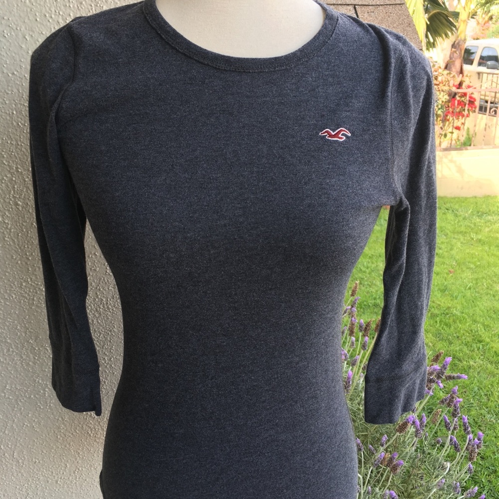 Mid sleeve gray shirt
